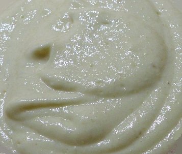 Fotografia przedstawiająca Sos jajeczno-chrzanowy z majonezem i jogurtem