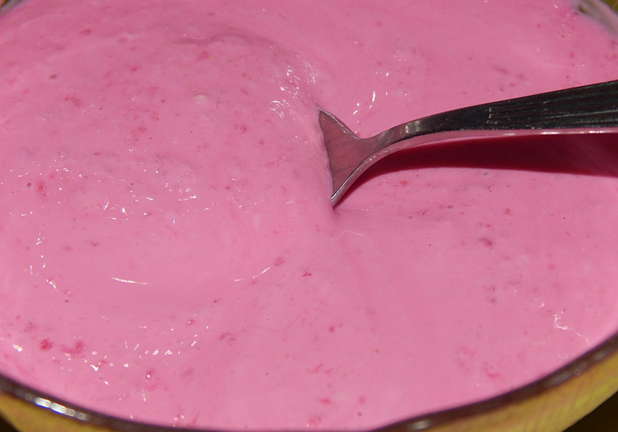 Sos jogurtowo-chrzanowy z buraczkami foto