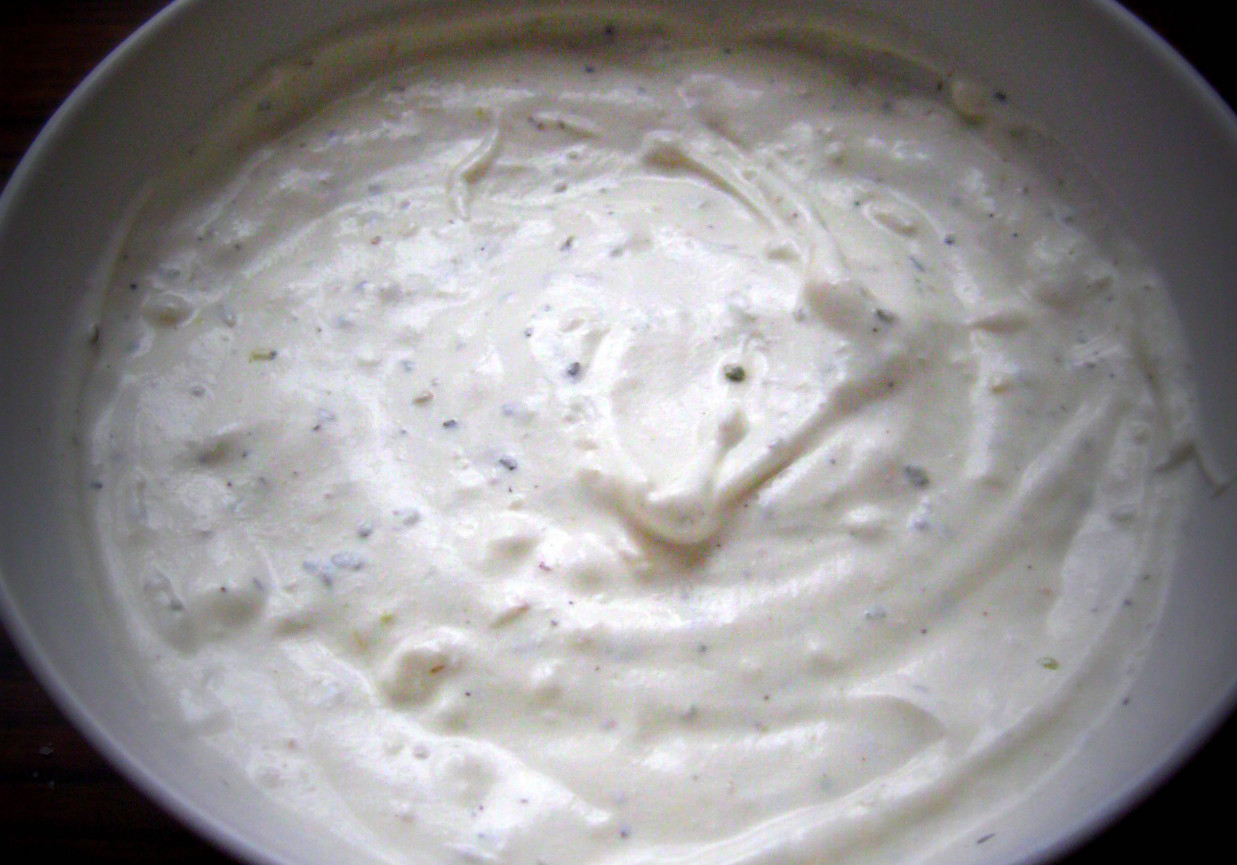 Sos jogurtowo czosnkowy z sosem sojowym foto