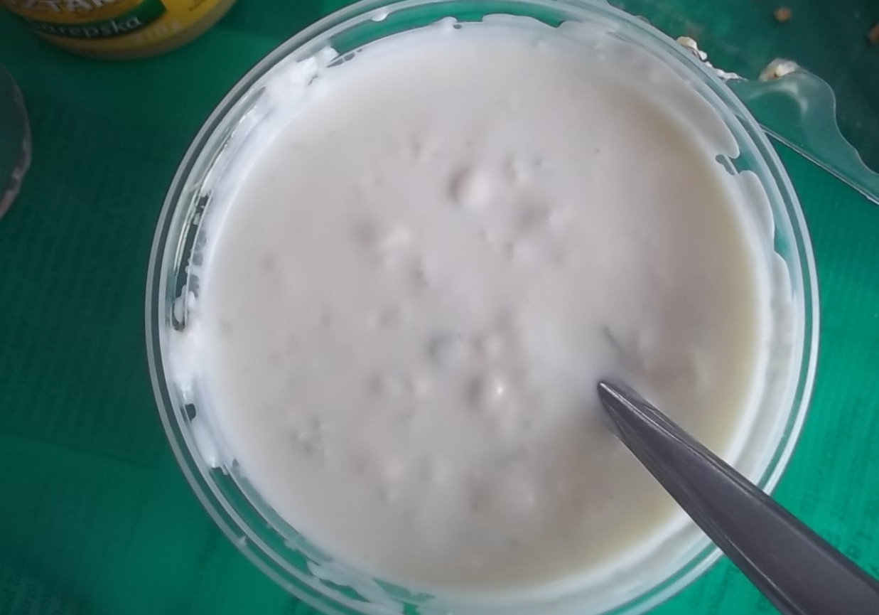 Sos jogurtowo-czosnkowy foto