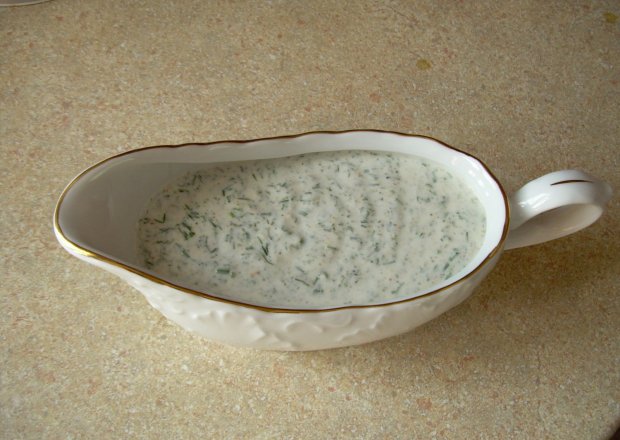 Fotografia przedstawiająca Sos jogurtowo-koperkowy