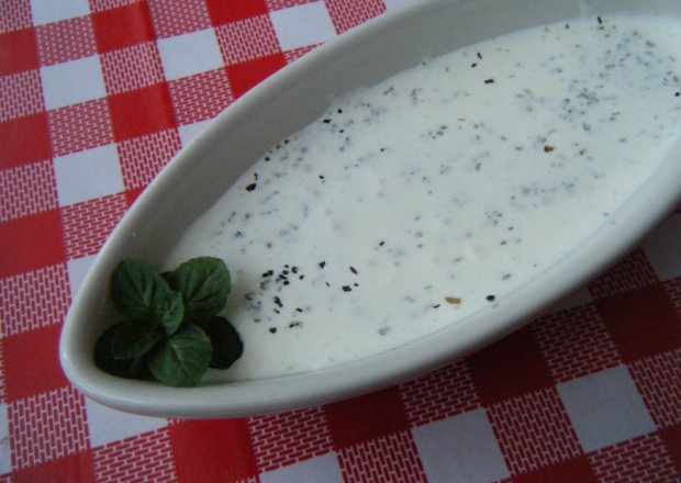 Fotografia przedstawiająca Sos jogurtowo-miętowy