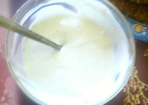 Fotografia przedstawiająca Sos jogurtowy do mięs