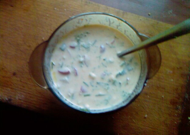 Fotografia przedstawiająca Sos jogurtowy z nowalijkami
