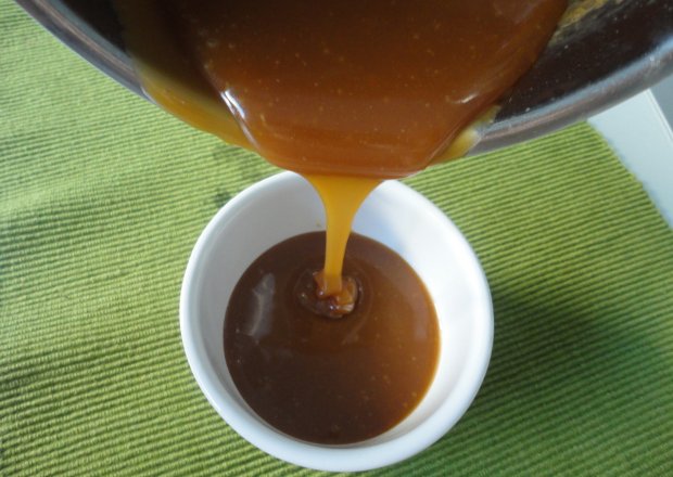 Fotografia przedstawiająca Sos karmelowy z solą