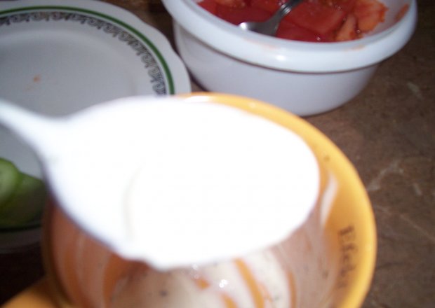 Fotografia przedstawiająca sos ketchupowo-majonezowy