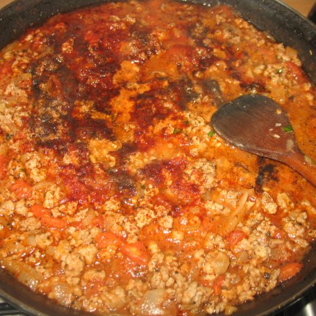 Krok 8 - Sos mięsno - pomidorowy do makaronu foto