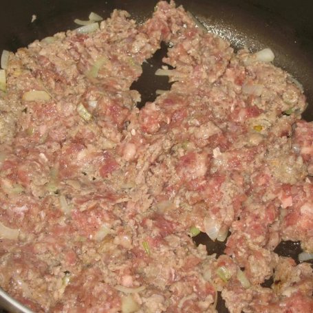 Krok 1 - Sos mięsno- pomidorowy foto
