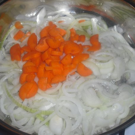 Krok 2 - Sos mięsno-warzywny do makaronu, ryżu bądź kaszy :) foto
