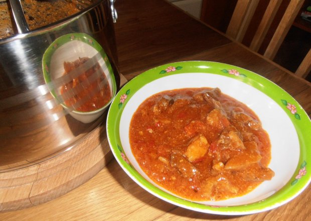 Fotografia przedstawiająca Sos mięsno-pomidorowy do spaghetti