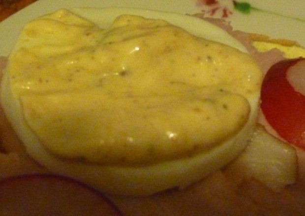 Fotografia przedstawiająca Sos musztardowy do jajek