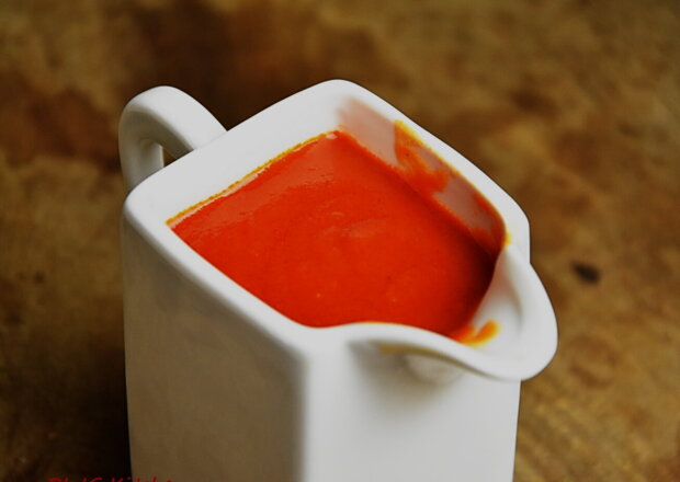 Fotografia przedstawiająca Sos paprykowo-pomidorowy do gołąbków