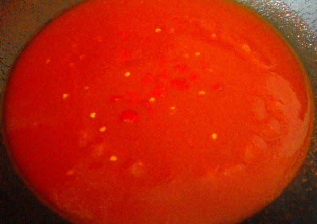 Fotografia przedstawiająca Sos paprykowo-pomidorowy na ostro