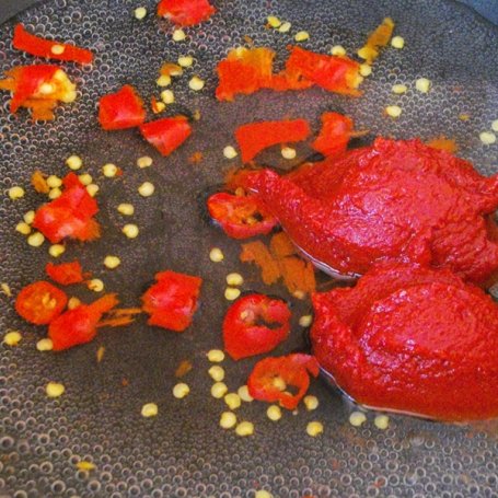 Krok 2 - Sos paprykowo-pomidorowy na ostro foto