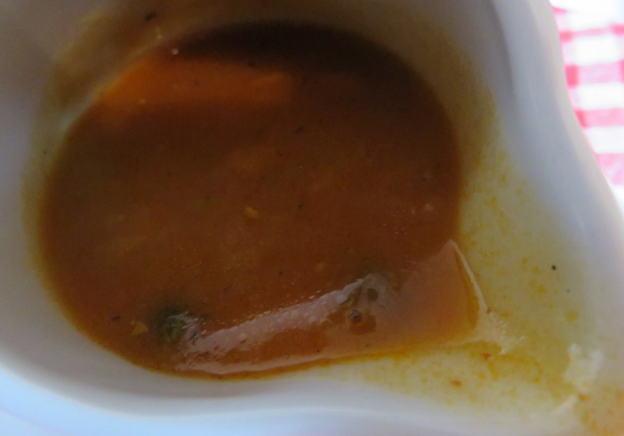 sos pieczeniowy ciemny z dodatkiem suszonych grzybów foto