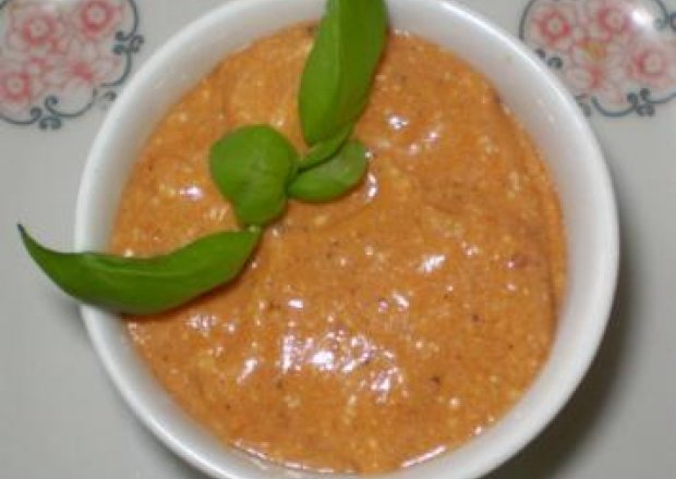 Fotografia przedstawiająca Sos pomidorowo- bazyliowy :