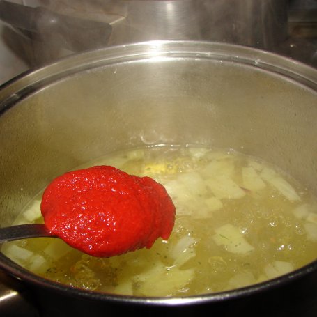 Krok 6 - Sos pomidorowo-cebulowy foto