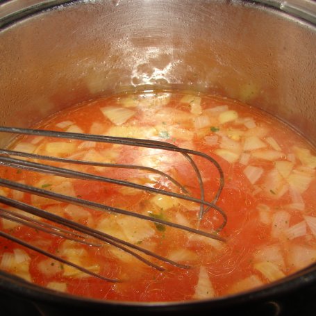 Krok 7 - Sos pomidorowo-cebulowy foto