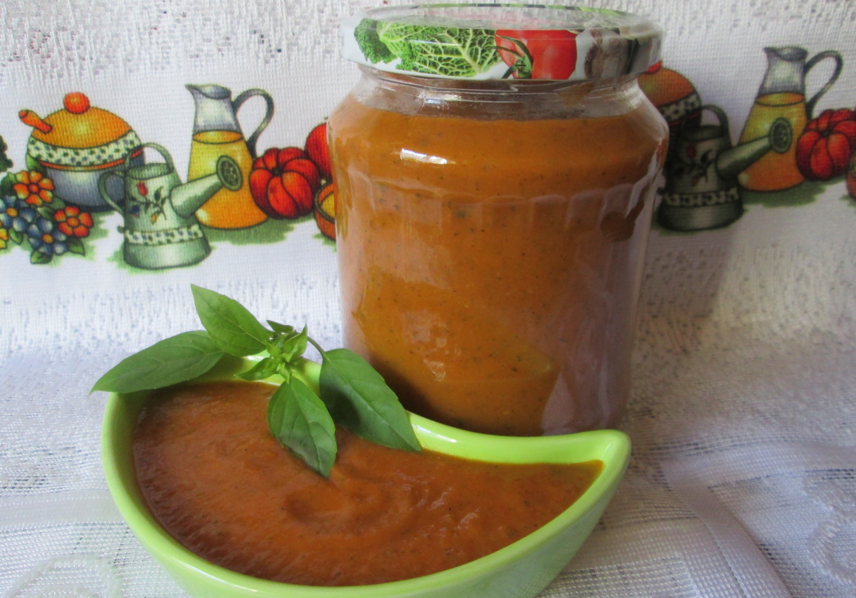 Sos pomidorowo-cukiniowy z bazylią do słoików foto