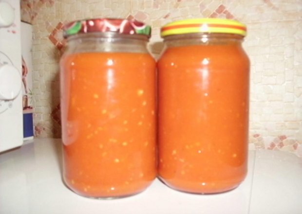 Fotografia przedstawiająca Sos pomidorowo-paprykowy na zimę