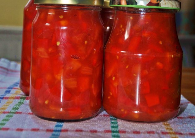 Fotografia przedstawiająca Sos pomidorowo - paprykowy