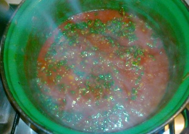 Fotografia przedstawiająca Sos pomidorowo szczypiorkowy do pizzy