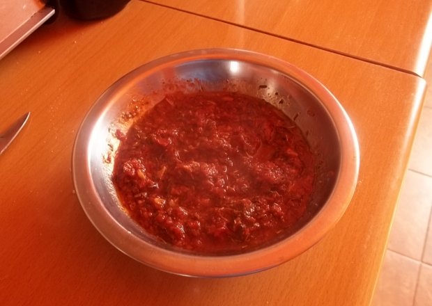 Fotografia przedstawiająca Sos pomidorowo-ziołowy do pizzy