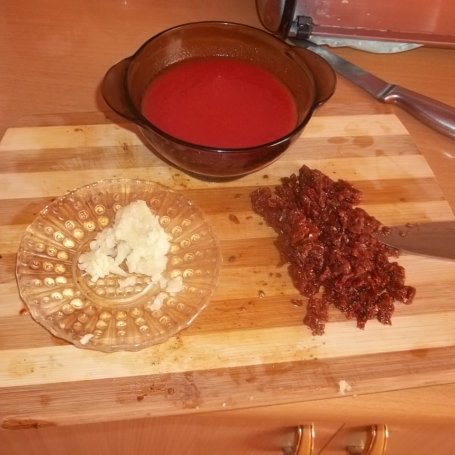 Krok 1 - Sos pomidorowo-ziołowy do pizzy foto