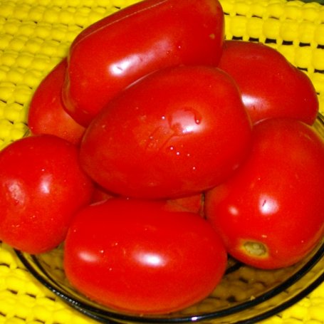 Krok 1 - Sos pomidorowo-cebulowy z białym winem i bazylią foto