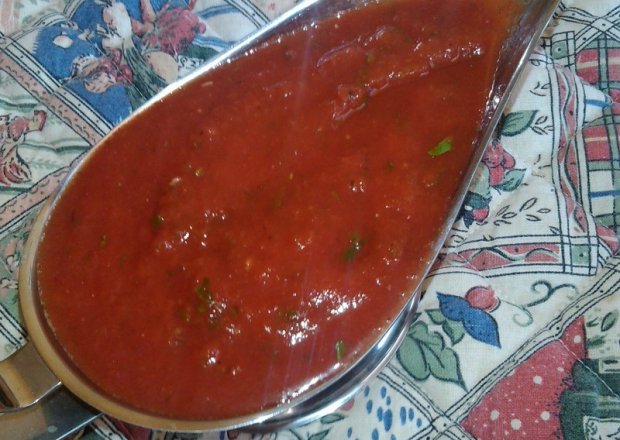 Fotografia przedstawiająca Sos pomidorowo-czosnkowy