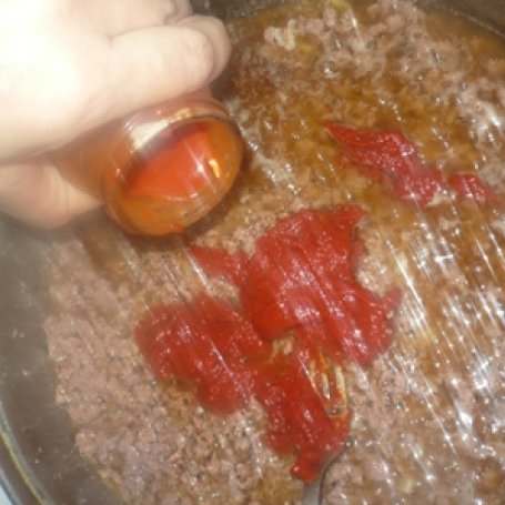 Krok 2 - sos pomidorowo-mięsny foto