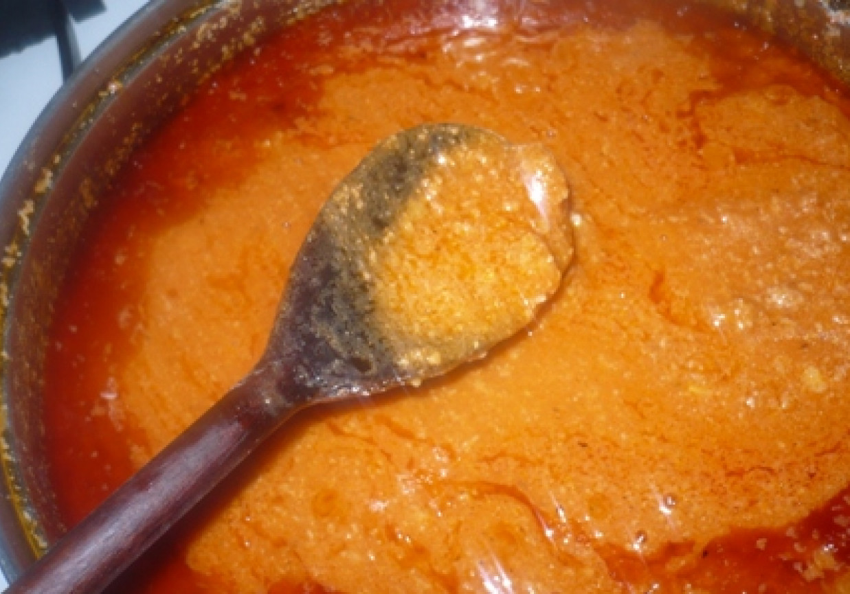 sos pomidorowo-mięsny foto