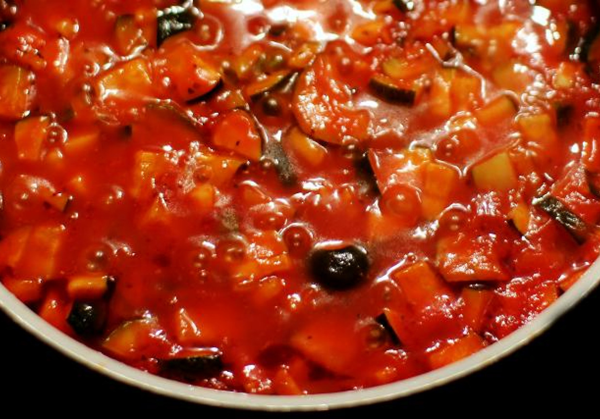 Sos pomidorowo-warzywny po śródziemnomorsku foto