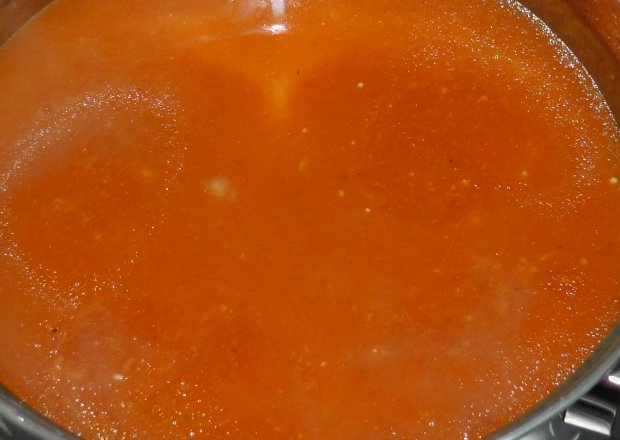 Fotografia przedstawiająca Sos pomidorowy do gołąbków lub pulpetów