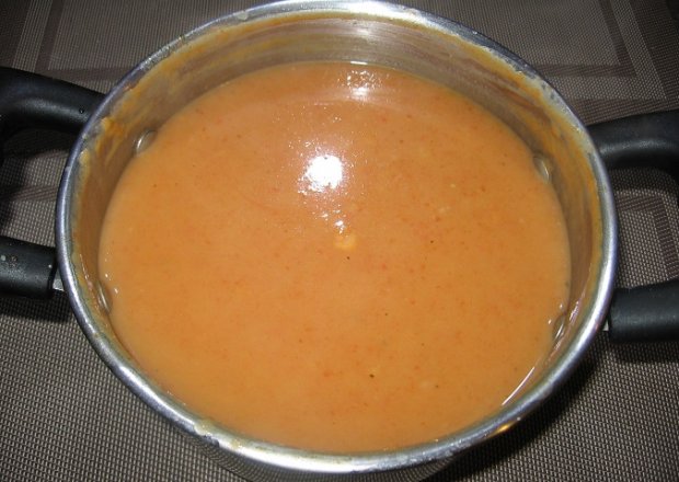 Fotografia przedstawiająca Sos pomidorowy do gołąbków lub pulpetów