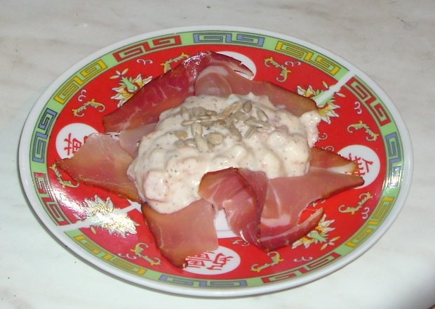 Fotografia przedstawiająca Sos pomidorowy do jaj, wędlin i mięs na zimno