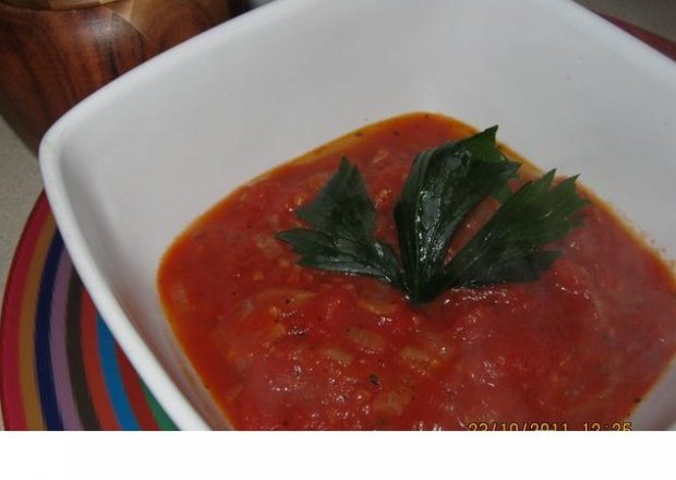Fotografia przedstawiająca Sos pomidorowy do makaronu.