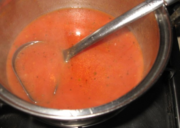 Fotografia przedstawiająca Sos pomidorowy do makaronu