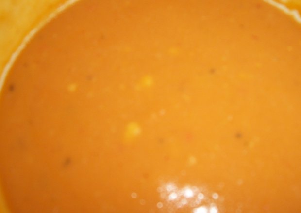 Fotografia przedstawiająca sos pomidorowy do mięsnych klopsików