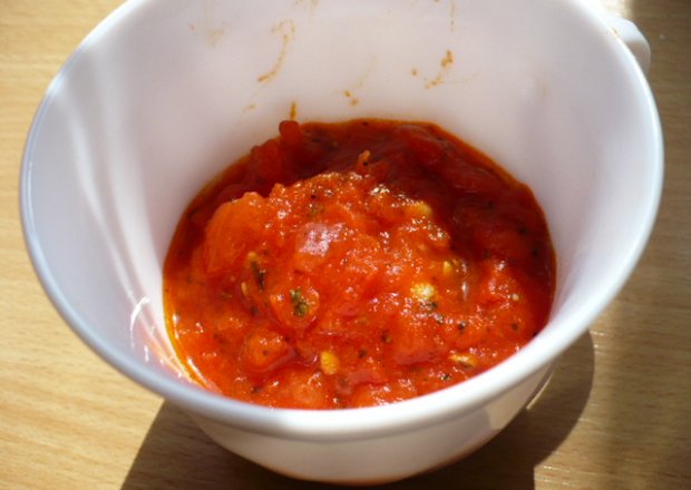 Fotografia przedstawiająca sos pomidorowy do pizzy własnej roboty