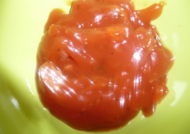Fotografia przedstawiająca sos pomidorowy do pizzy