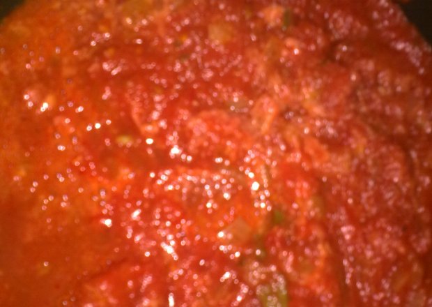 Fotografia przedstawiająca Sos pomidorowy na pizzę
