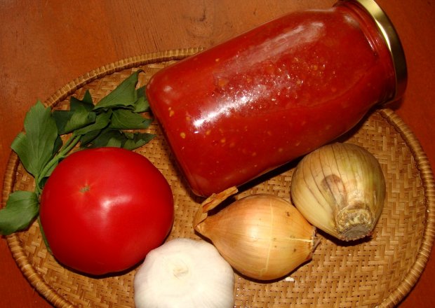 Fotografia przedstawiająca Sos pomidorowy na zimę