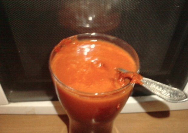 Fotografia przedstawiająca Sos pomidorowy ostry
