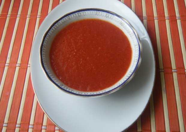 Fotografia przedstawiająca Sos pomidorowy ostry