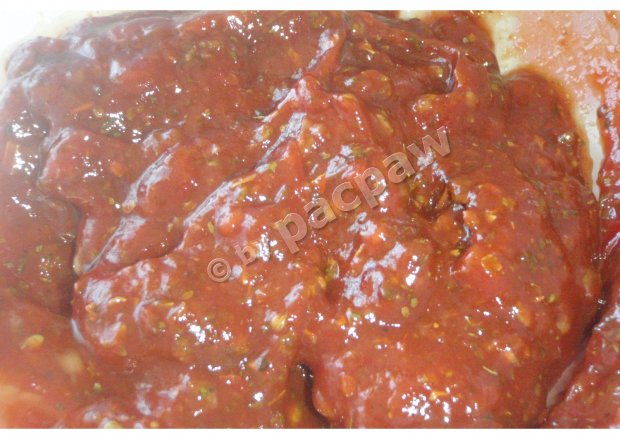 Fotografia przedstawiająca Sos pomidorowy słodko-pikantny