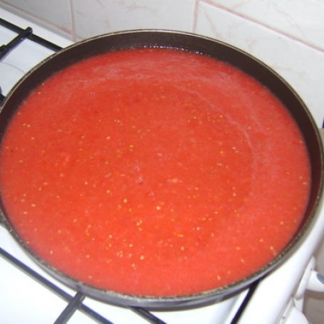 Krok 3 - Sos pomidorowy w słoiki. foto