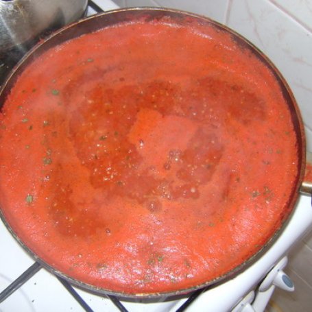 Krok 4 - Sos pomidorowy w słoiki. foto