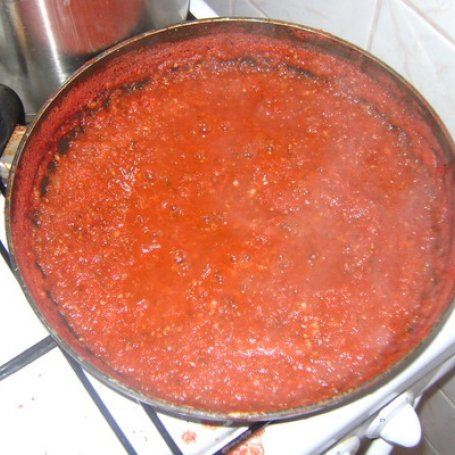 Krok 5 - Sos pomidorowy w słoiki. foto