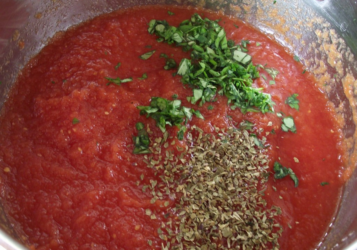 Sos pomidorowy z bazylią do słoików na zimę foto